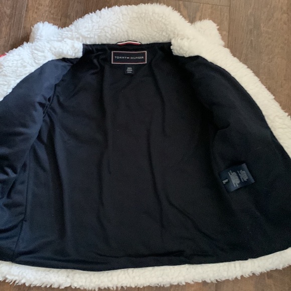 Tommy   Hilfiger fluffy jacket.  Size small - Picture 9 of 9